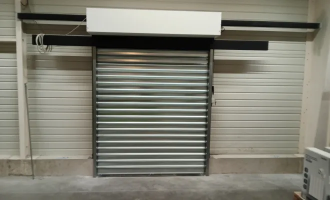 Creation d'une ouverture + Installation d'un rideau métallique pour un magasin Weldom dans les Pyrénées Orientales, Perpignan, METALFERM